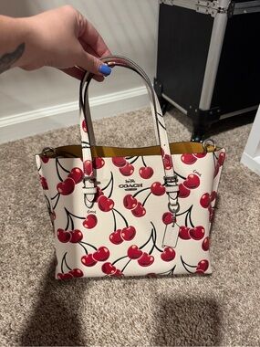 Coach mollie tote cherry bag